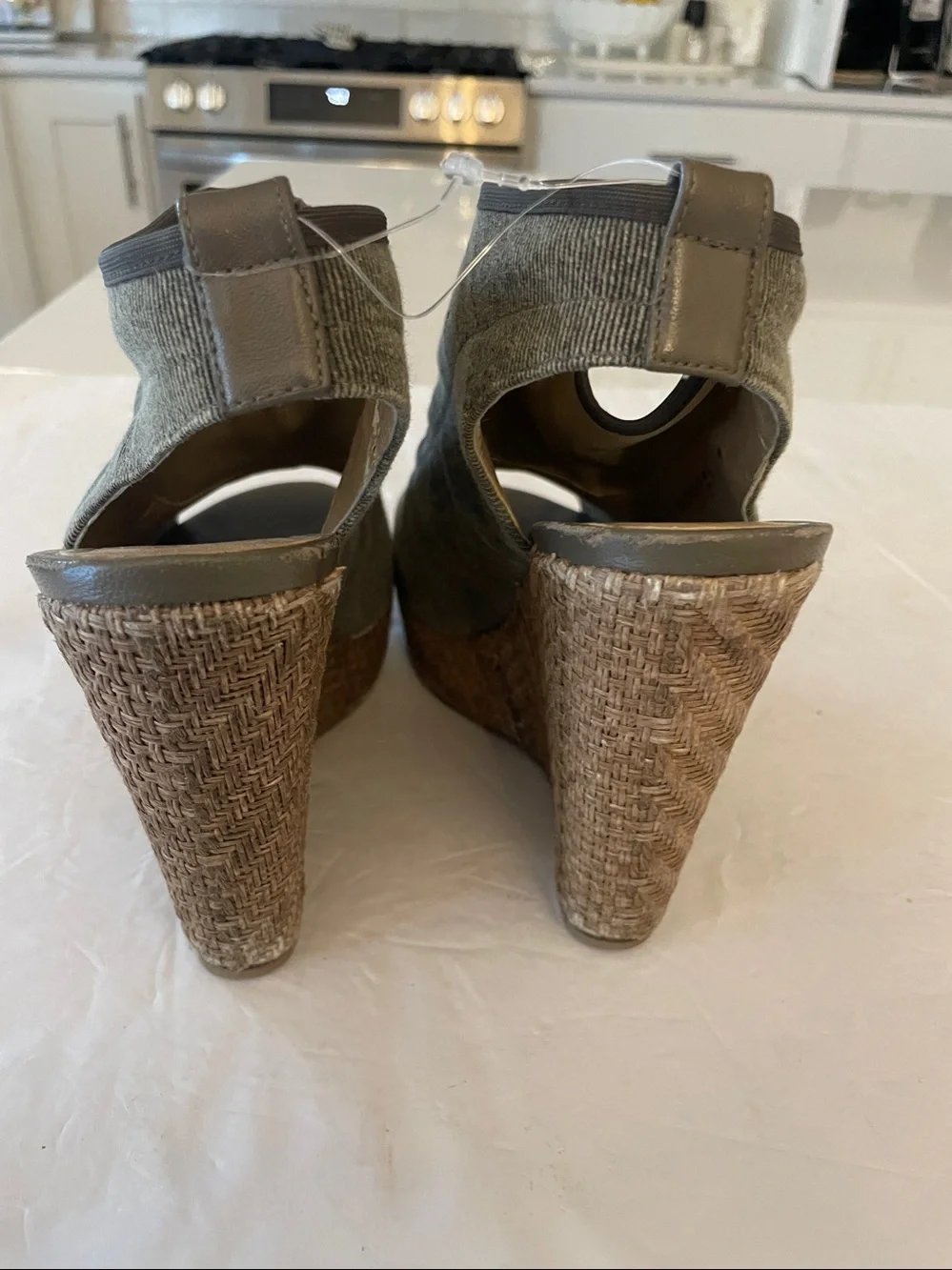 Stuart Weitzman Wedge Peep-Toe Slingback in Gray size 6 - Picture 6 of 8